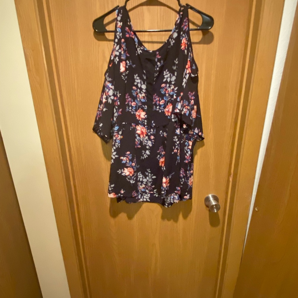 Floral cut out shoulder plus size blouse